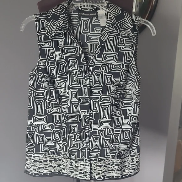 Sag Harbor Black and White Geometric Blouse - Picture 1 of 5